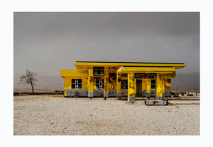 Golden Gas Station in Northern Iraq, 2016 - Photographic print, stamped and signed by Jan Grarup. Printet on Baryta Fine Art 325 gram paper in A2 (59,4 x 42cm)