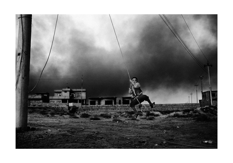 Boy swinging in electrical wire, Mosul 2016 - Photographic print, stamped and signed by Jan Grarup. Printet on Baryta Fine Art 325 gram paper in A2 (59,4 x 42cm)