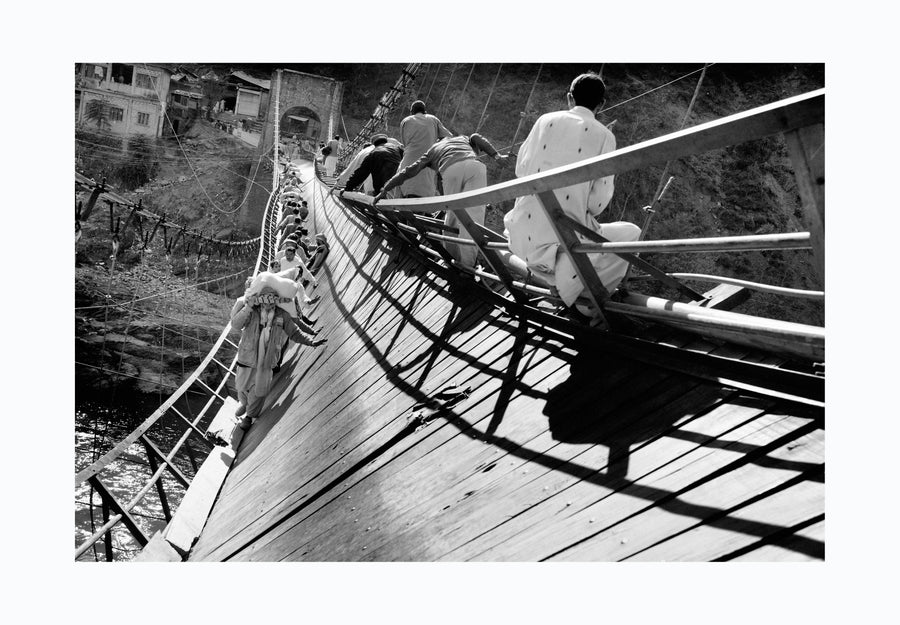 Bridge in Kashmir 2005 - Photographic print, stamped and signed by Jan Grarup. Printet on Baryta Fine Art 325 gram paper in A2 (59,4 x 42cm)